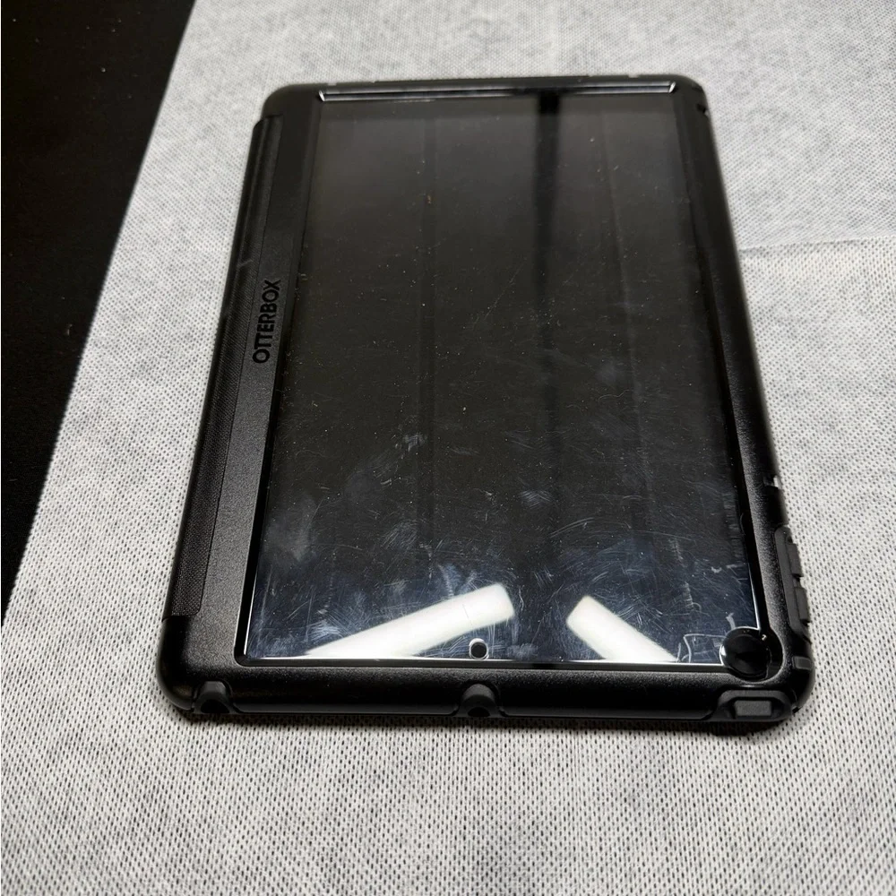 OtterBox Sleek Black Tablet Case